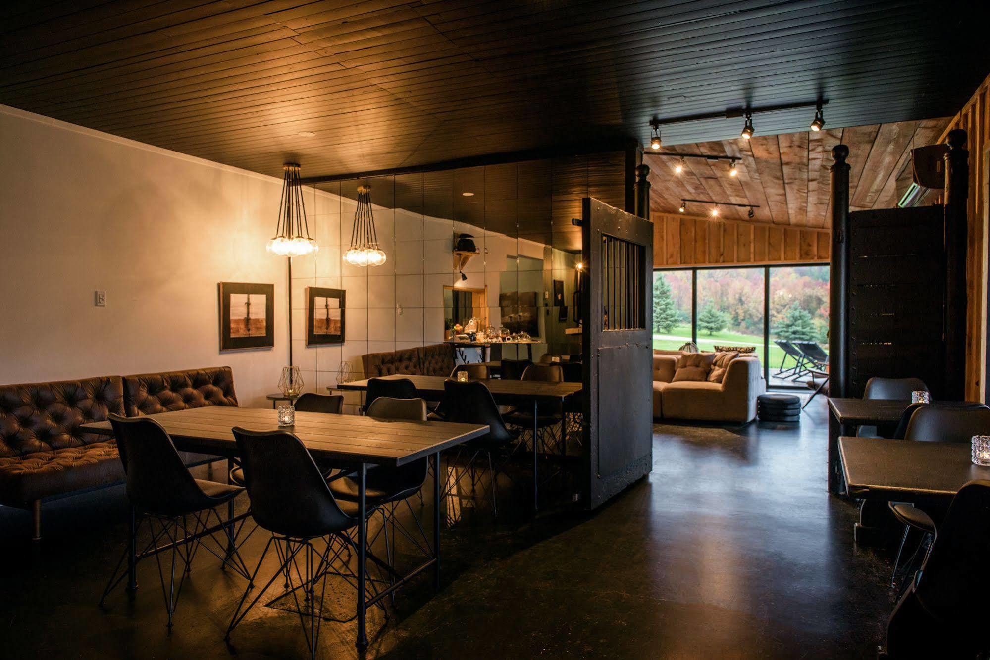 Beatnik Hotel Bromont Esterno foto